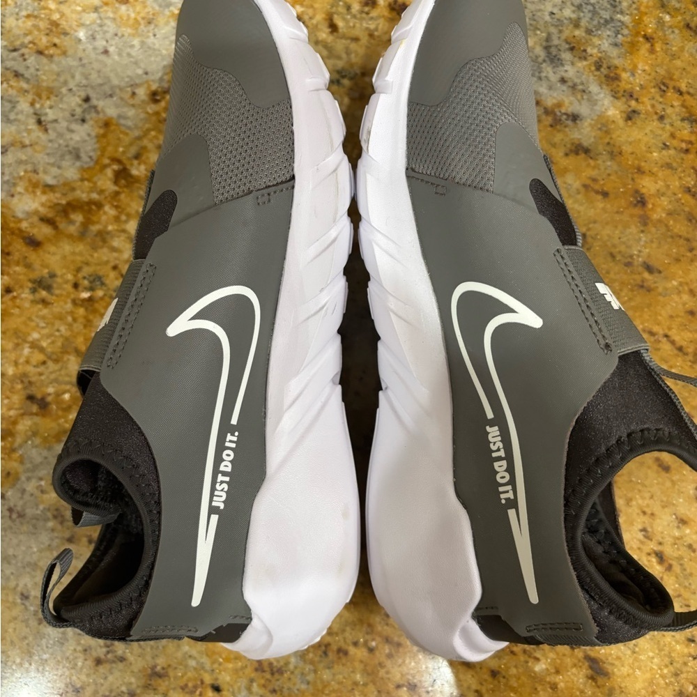Nike Flex Runner 2 GS 'Flat Pewter' size 6 - Picture 7 of 9